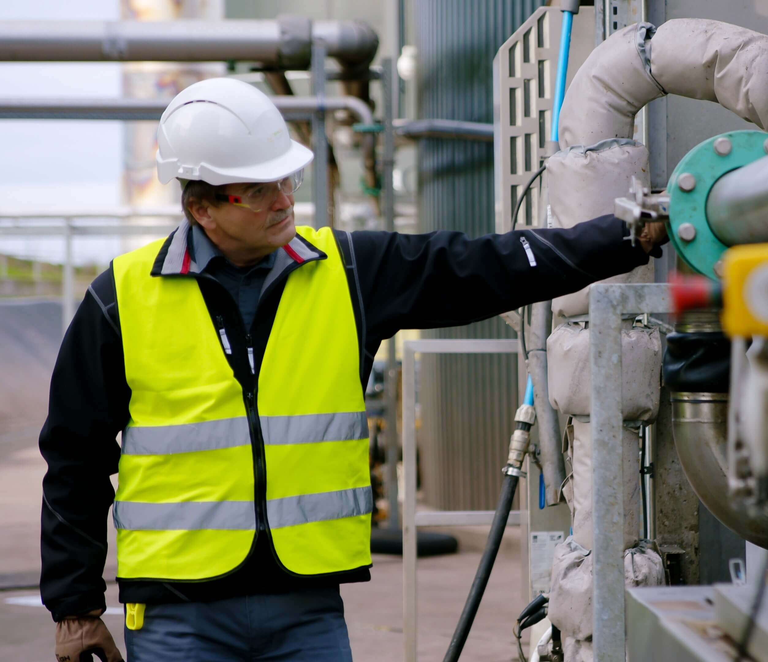 engineer-close-to-prodec-oil-plus-decanter-in-an-anaerobic-digestion-plant
