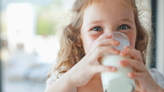 Girl milk 640x360 (003)