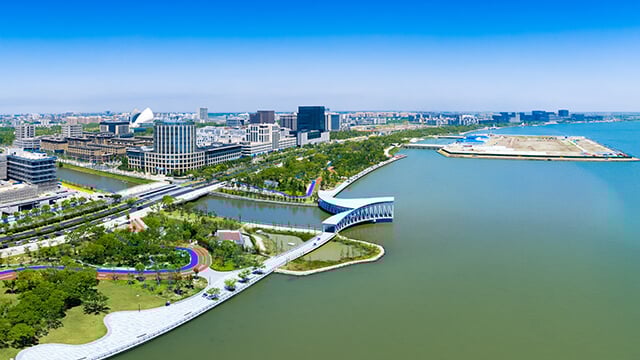 City by the water Shanghai China 640x360